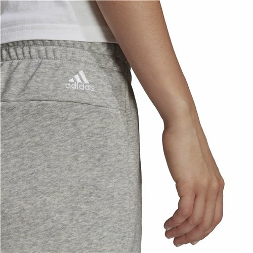 Adidas 灰色 Essentials 修身标志女士运动短裤