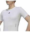 Adidas 短袖女式 T 恤 Techfit 训练款 白色